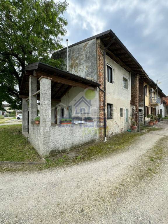 casa indipendente in vendita a Meleti