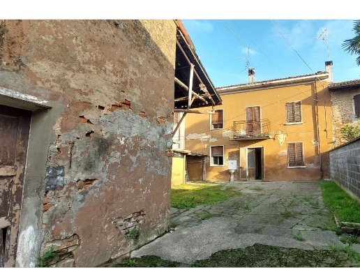 casa indipendente in vendita a Meleti