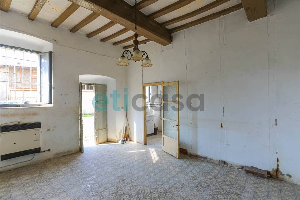 casa indipendente in vendita a Meleti