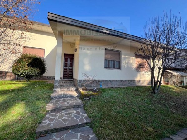 casa indipendente in vendita a Merlino