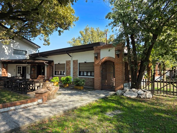 negozio in vendita a Merlino