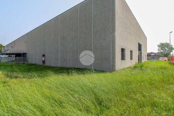 locale commerciale in vendita a Merlino