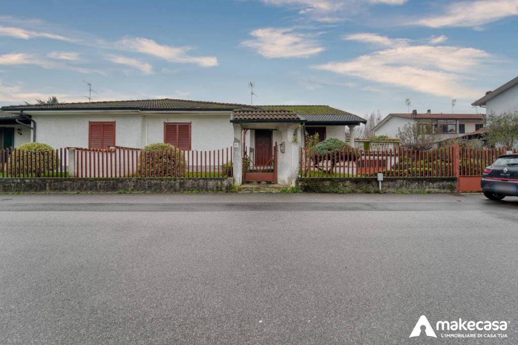 casa indipendente in vendita a Merlino