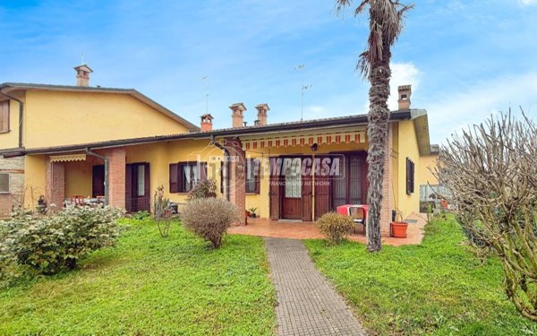 casa indipendente in vendita a Merlino