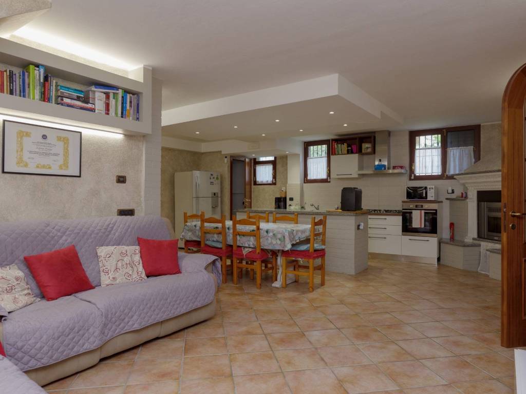 casa indipendente in vendita a Merlino