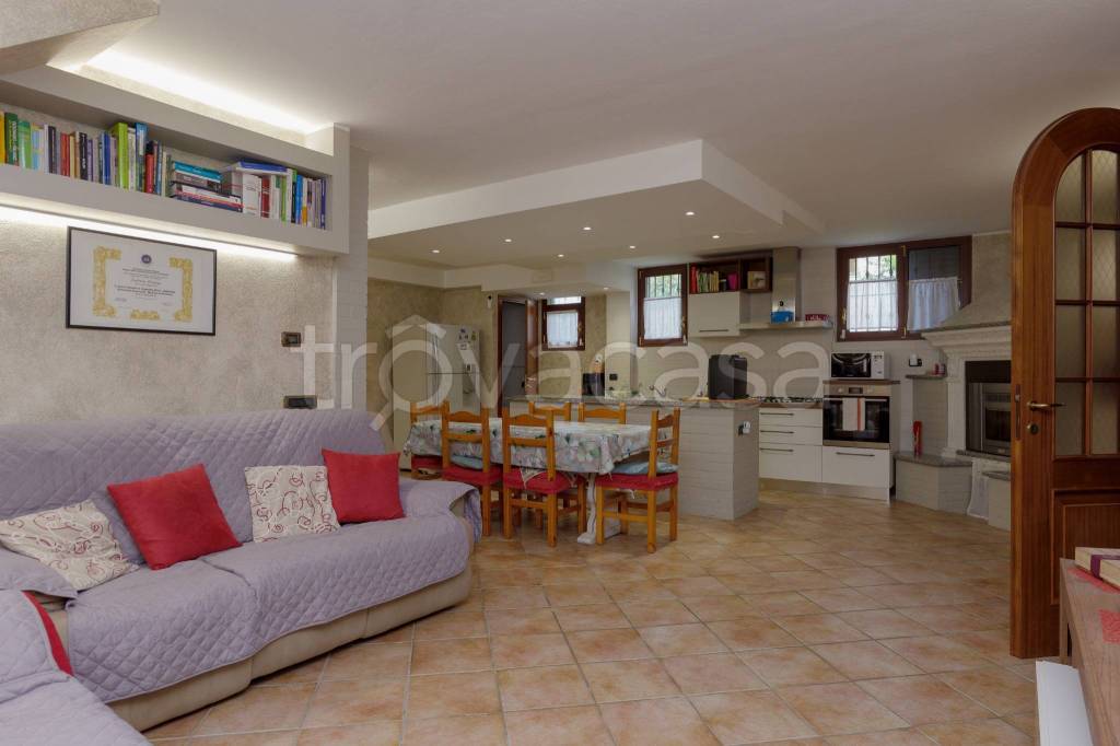 casa indipendente in vendita a Merlino