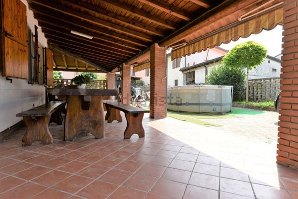 casa indipendente in vendita a Merlino