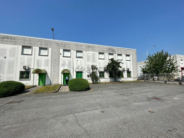 locale commerciale in vendita a Merlino