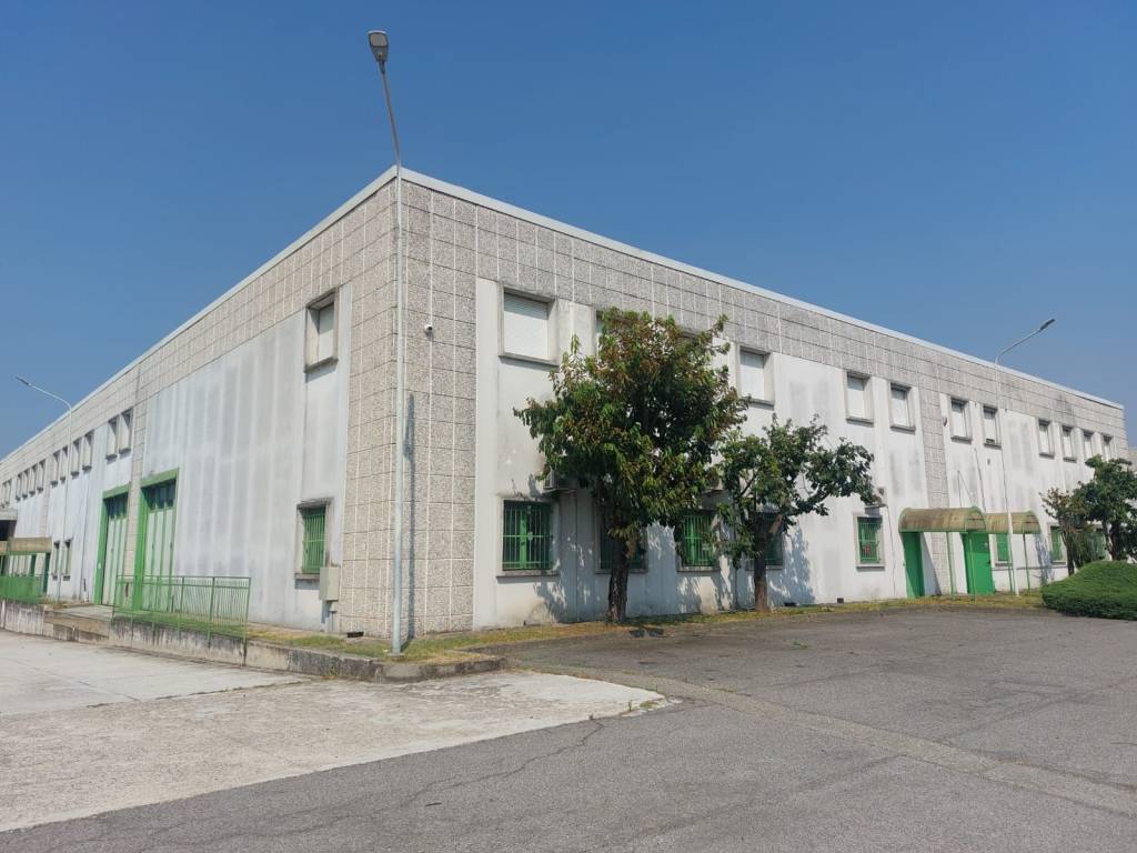 locale commerciale in vendita a Merlino