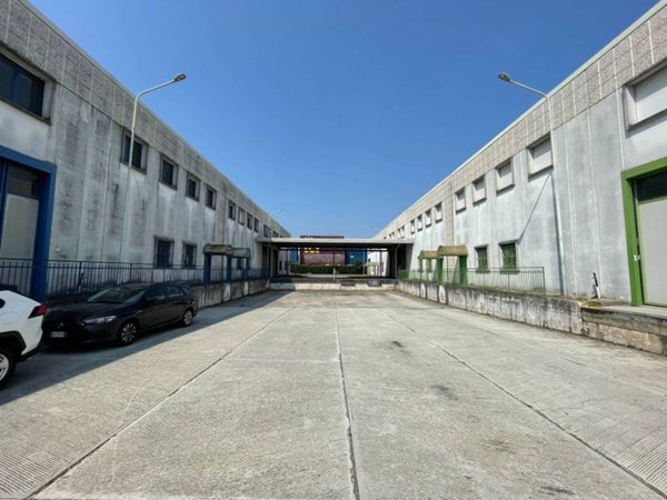 locale commerciale in vendita a Merlino