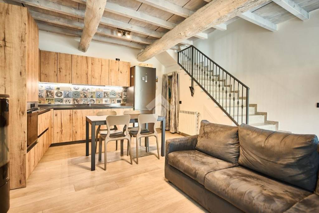 casa indipendente in vendita a Merlino