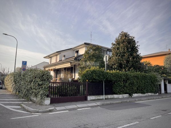 casa indipendente in vendita a Montanaso Lombardo