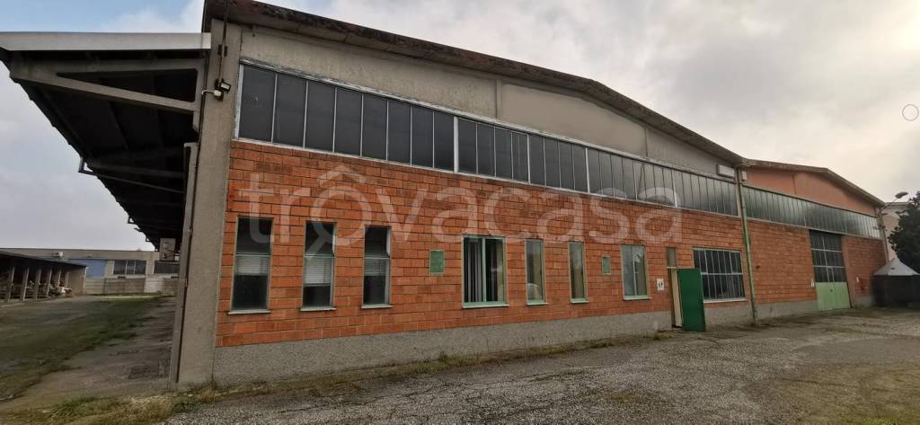 capannone in vendita a Montanaso Lombardo