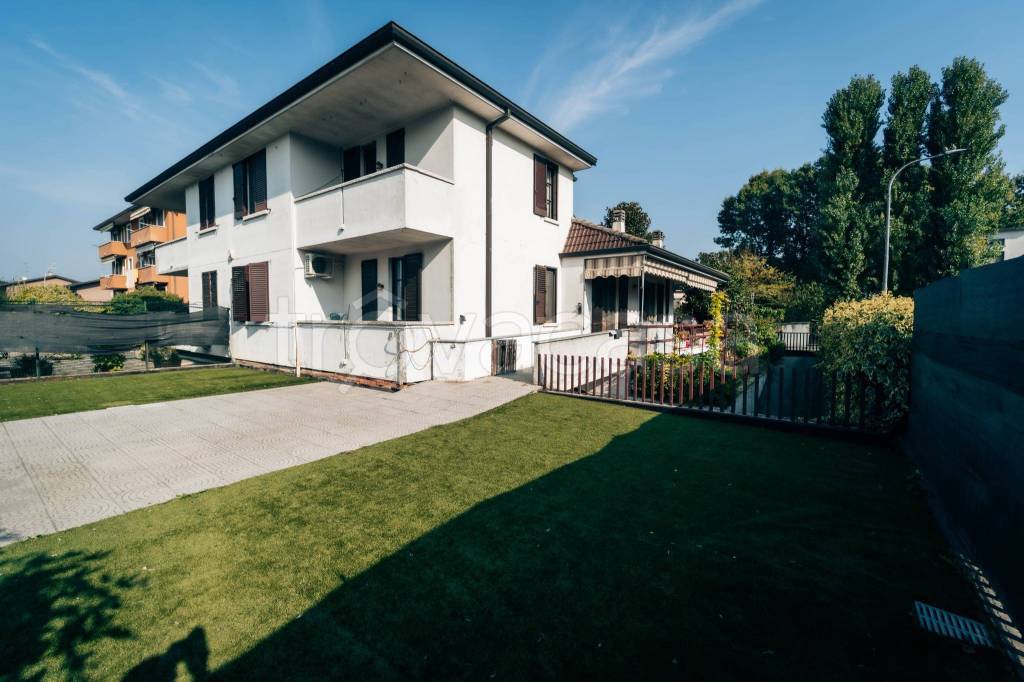 casa indipendente in vendita a Montanaso Lombardo