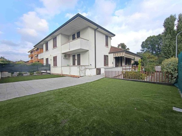 casa indipendente in vendita a Montanaso Lombardo