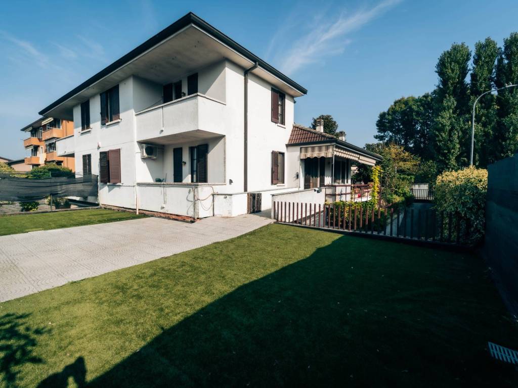 casa indipendente in vendita a Montanaso Lombardo