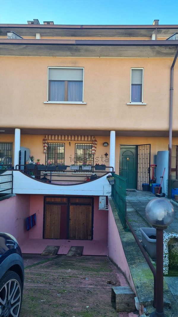 casa indipendente in vendita a Montanaso Lombardo