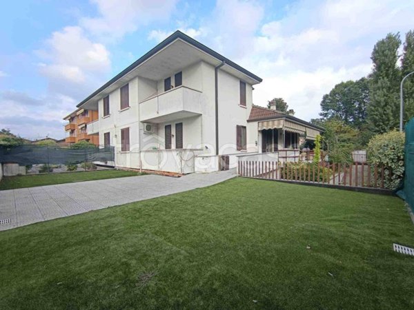 casa indipendente in vendita a Montanaso Lombardo