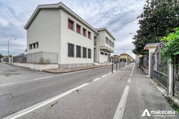 negozio in vendita a Mulazzano
