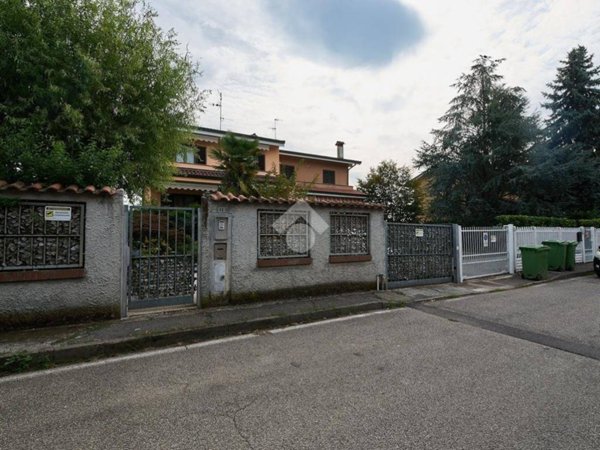 casa indipendente in vendita a Mulazzano in zona Quartiano