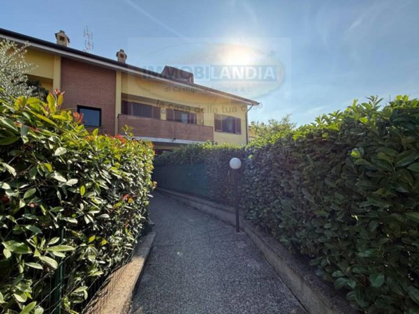 casa indipendente in vendita a Mulazzano in zona Quartiano