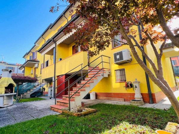 casa indipendente in vendita a Mulazzano in zona Cassino d'Alberi