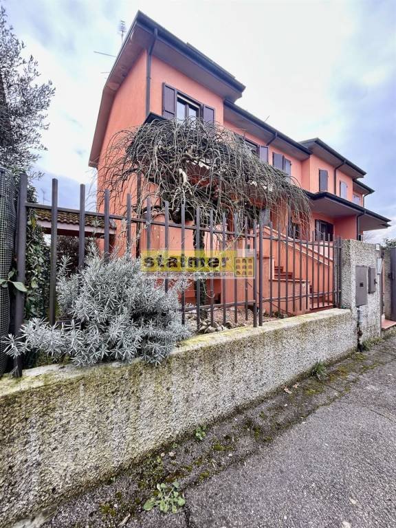casa indipendente in vendita a Mulazzano in zona Cassino d'Alberi