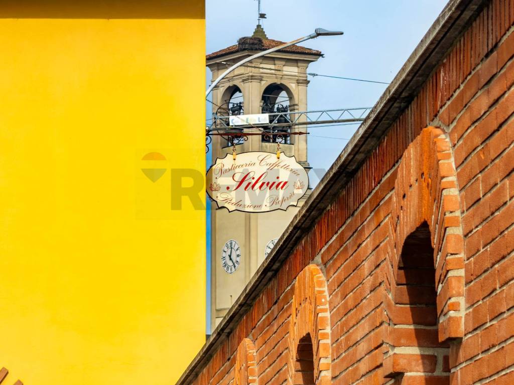 negozio in vendita a Mulazzano