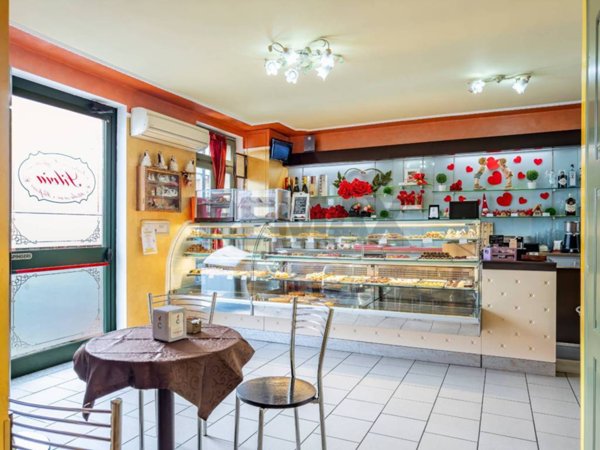 negozio in vendita a Mulazzano