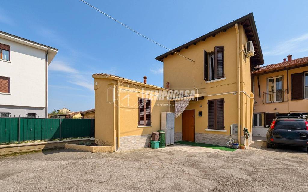 casa indipendente in vendita a Mulazzano