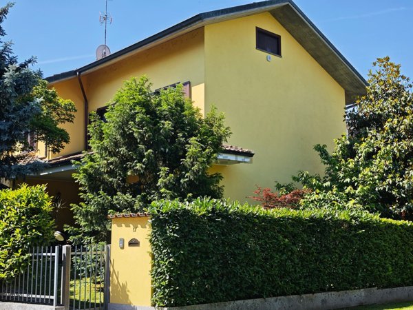 casa indipendente in vendita a Mulazzano
