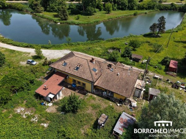 casale in vendita a Mulazzano