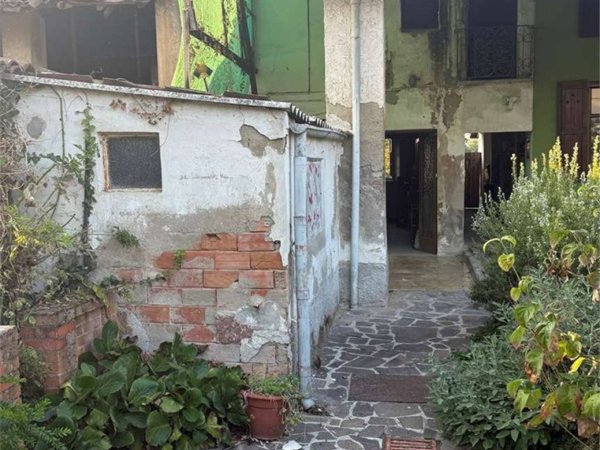 casa indipendente in vendita a Mulazzano in zona Cassino d'Alberi