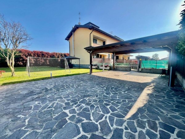 casa indipendente in vendita ad Orio Litta