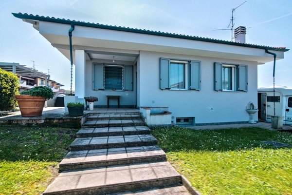 casa indipendente in vendita ad Orio Litta