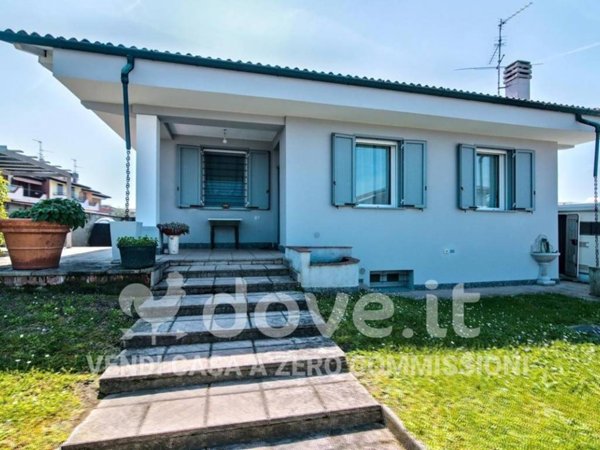 casa indipendente in vendita ad Orio Litta