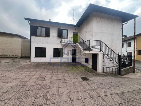 casa semindipendente in vendita ad Orio Litta