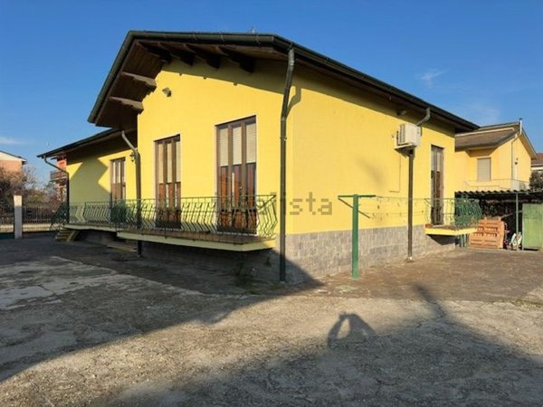 casa indipendente in vendita ad Orio Litta