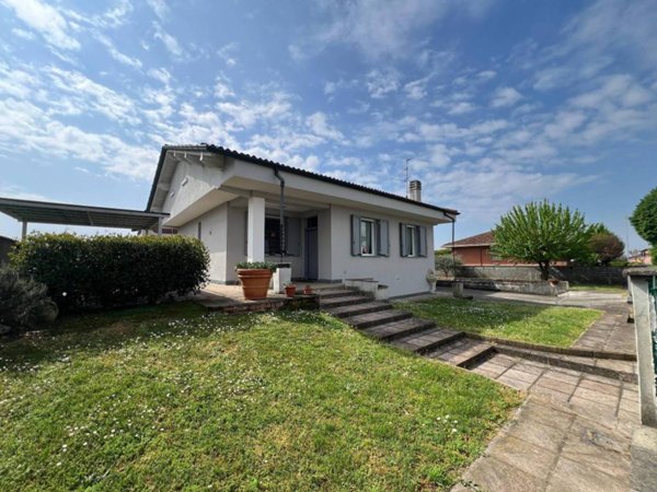 casa indipendente in vendita ad Orio Litta