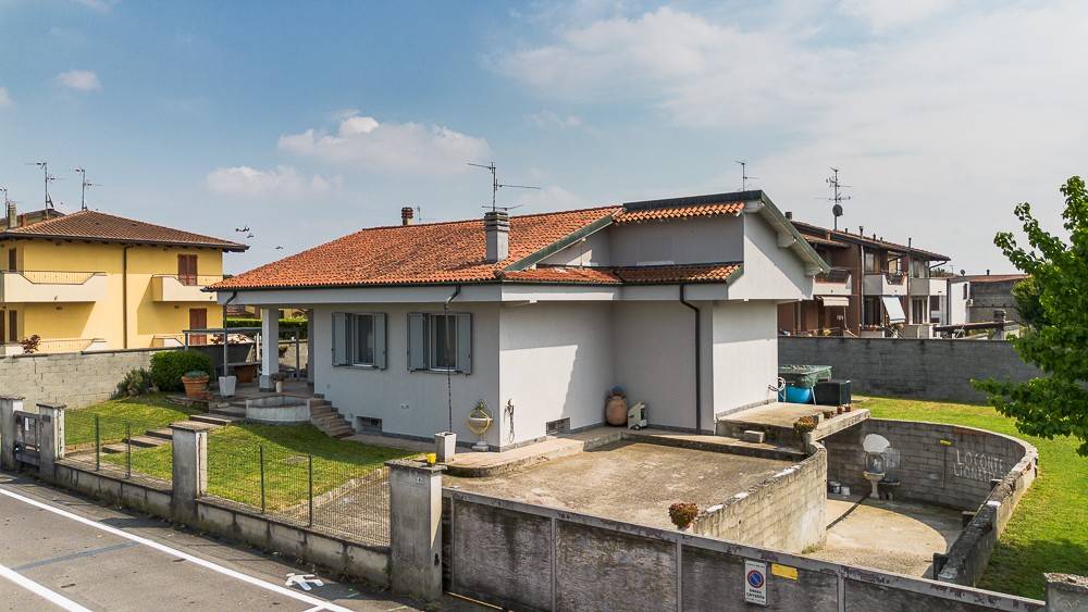 casa indipendente in vendita ad Orio Litta