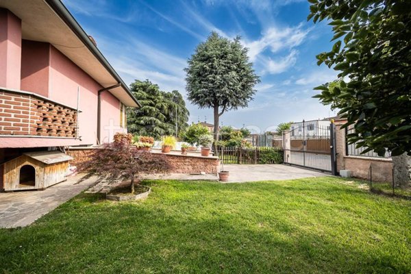 casa indipendente in vendita ad Orio Litta