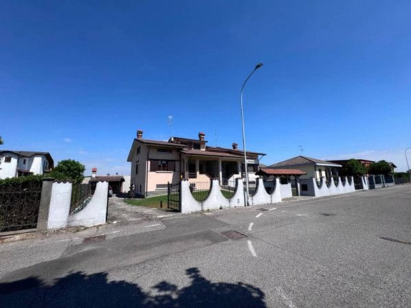 casa indipendente in vendita ad Orio Litta