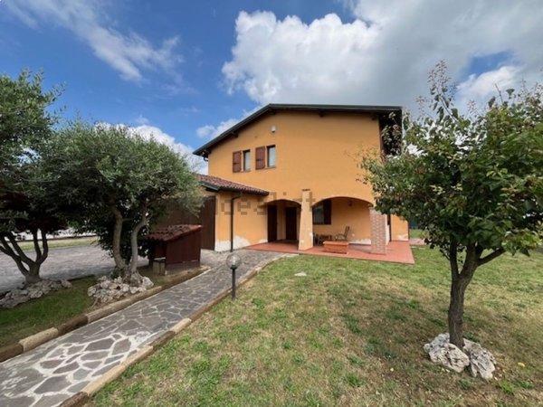casa indipendente in vendita ad Orio Litta