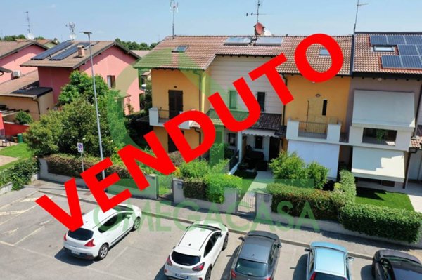 casa indipendente in vendita ad Ospedaletto Lodigiano