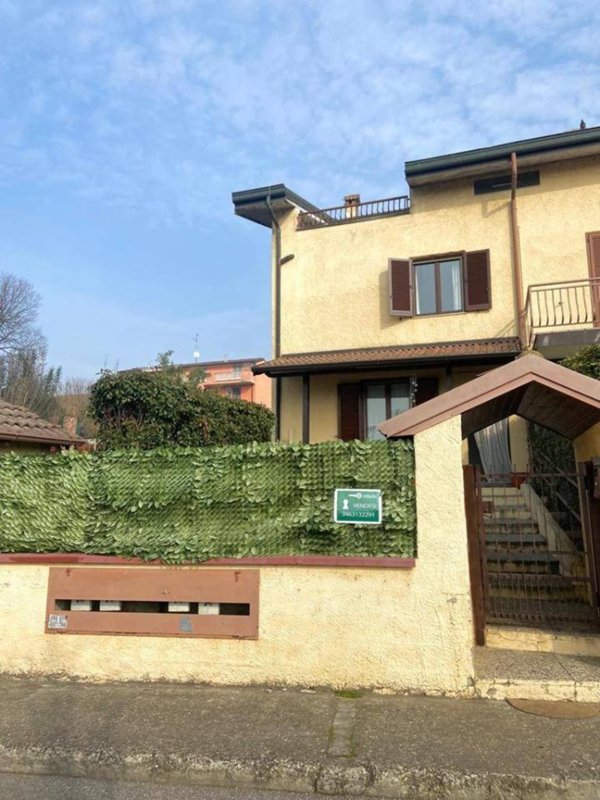 casa indipendente in vendita ad Ospedaletto Lodigiano