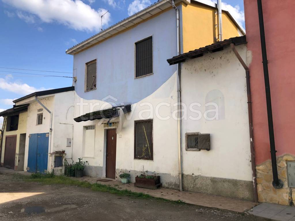 casa indipendente in vendita ad Ospedaletto Lodigiano