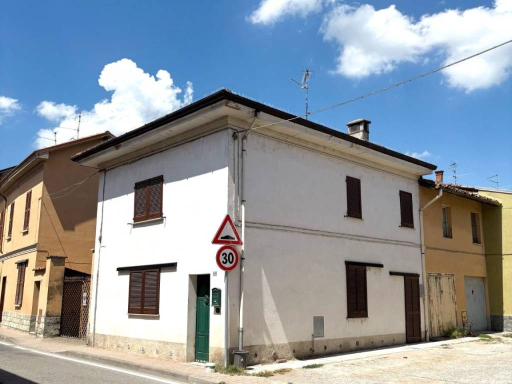 casa indipendente in vendita ad Ospedaletto Lodigiano