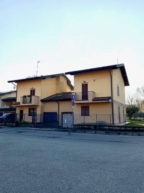 casa indipendente in vendita ad Ospedaletto Lodigiano