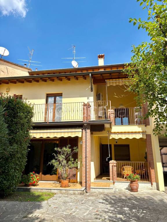 casa indipendente in vendita ad Ospedaletto Lodigiano