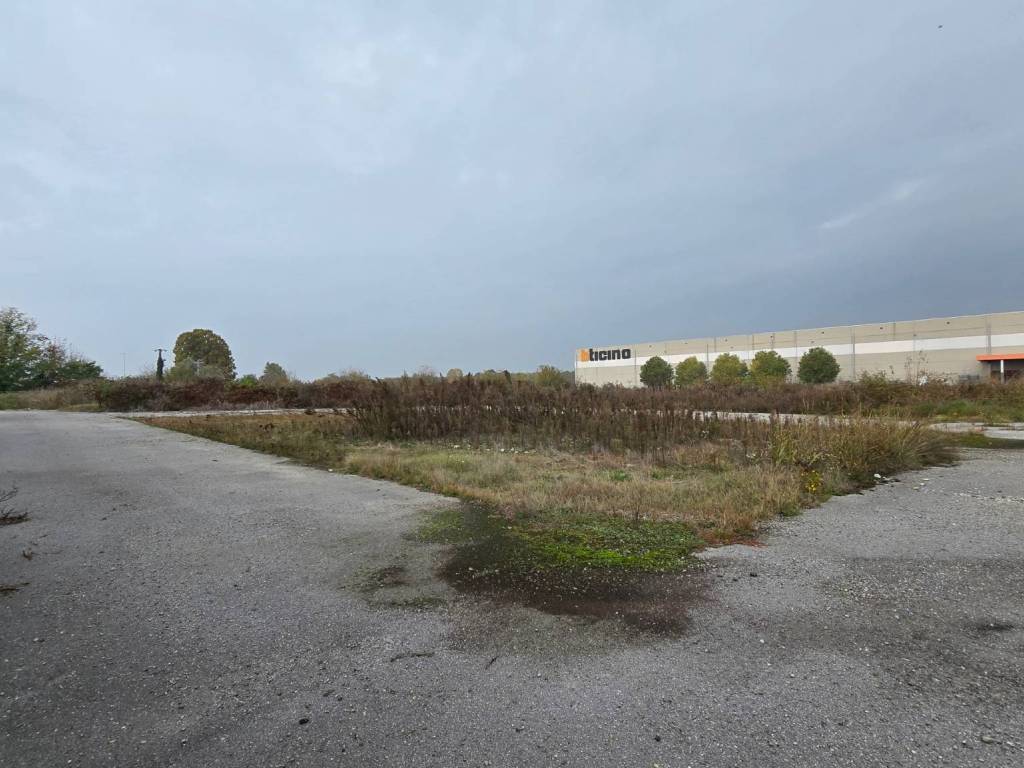 terreno industriale in vendita ad Ospedaletto Lodigiano